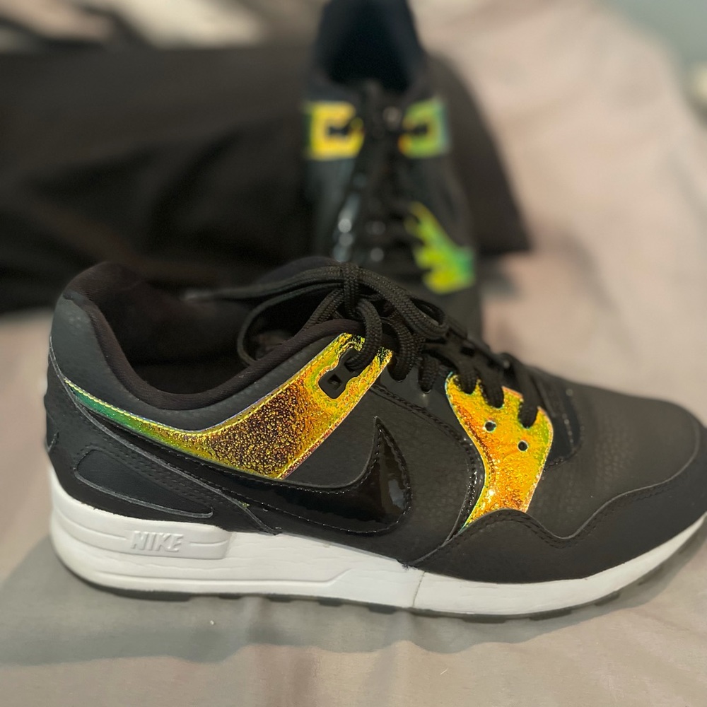 Like new size 8 holographic Nike Air Pegasus 89
